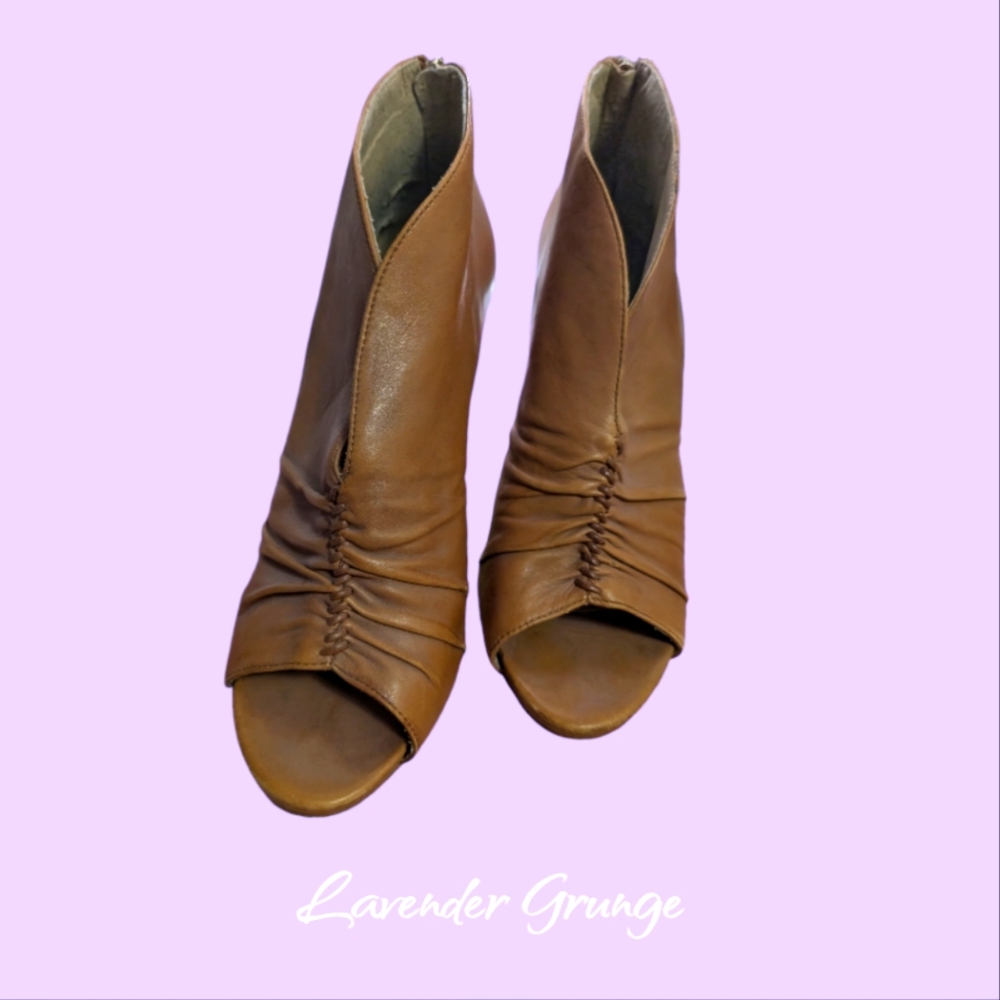 Vince Camuto Peep Toe Zipper Up Caramel Leather Heels - US Women's 8.5